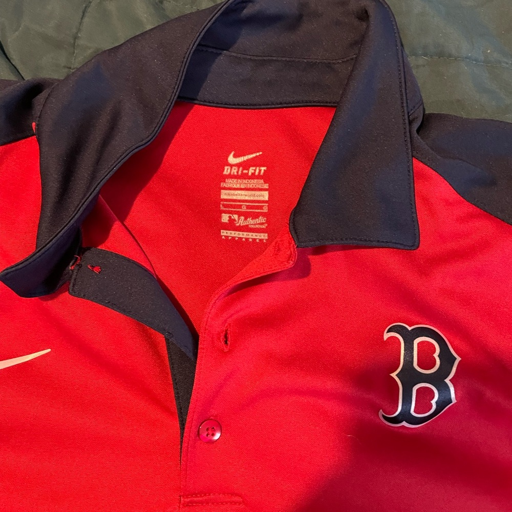Boston Red Sox Nike Dri-fit coaches polo.Wore once,smoke,pet free home. Adult L